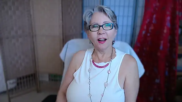 Snapshot of petradaniels chatting on June 9, 2026, 9:37 pm petradaniels online show from June 9, 2026, 9:37 pm