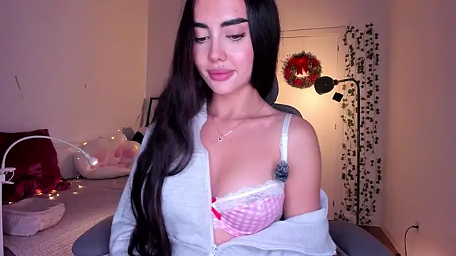 Snapshot of Lil_Gabby chatting on December 19, 2025, 7:43 pm Lil Gabby online show from December 19, 2025, 7:43 pm