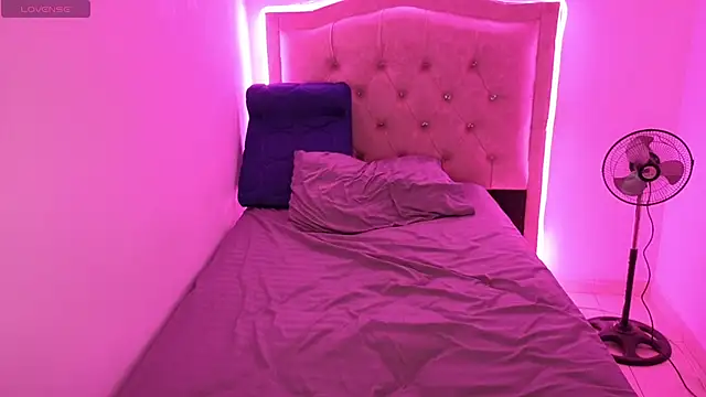 Snapshot of Nazlyy30 chatting on September 25, 2025, 3:54 am Nazlyy30 online show from September 25, 2025, 3:54 am