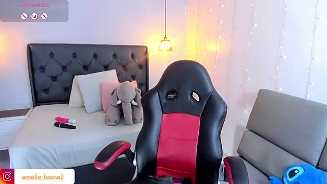 Snapshot of AMELIELEONE chatting on January 13, 2025, 12:24 pm AMELIELEONE online show from January 13, 2025, 12:24 pm