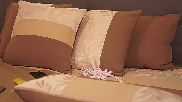 Snapshot of DulceLenns chatting on February 18, 2025, 8:58 pm DulceLenns online show from February 18, 2025, 8:58 pm