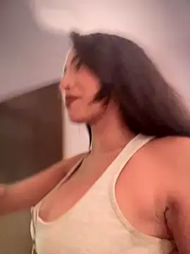 Snapshot of DulceLenns chatting on November 27, 2025, 6:32 pm DulceLenns online show from November 27, 2025, 6:32 pm