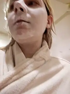 ScarletCallings420 online show from February 18, 2025, 4:37 pm