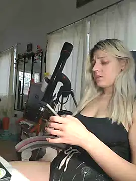 ScarletCallings420 online show from February 21, 2025, 6:15 pm