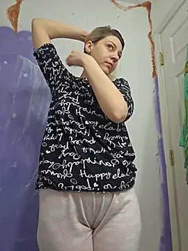 ScarletCallings420 online show from February 28, 2025, 3:04 pm