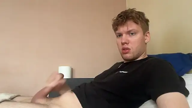 Snapshot of sexybooii6968 chatting on November 14, 2025, 10:47 am sexybooii6968 online show from November 14, 2025, 10:47 am