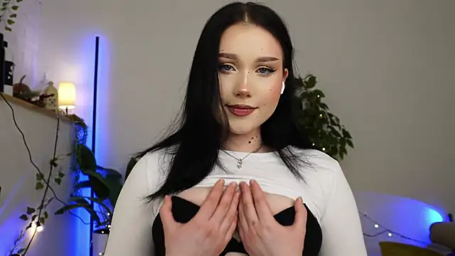 Snapshot of ScarletBlaze chatting on February 22, 2025, 6:08 pm ScarletBlaze online show from February 22, 2025, 6:08 pm