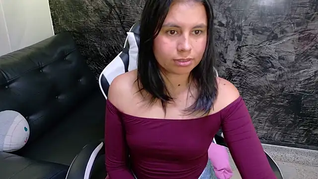 Snapshot of olivia_love_ chatting on June 25, 2026, 9:19 pm olivia love online show from June 25, 2026, 9:19 pm