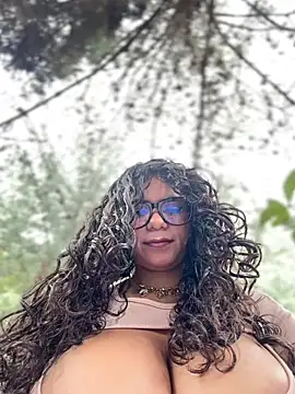 Snapshot of Simone_Miller chatting on May 28, 2026, 7:44 pm Simone Miller online show from May 28, 2026, 7:44 pm