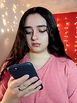 Snapshot of IvonneT chatting on December 4, 2024, 3:59 am IvonneT online show from December 4, 2024, 3:59 am