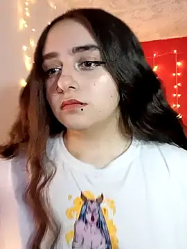 Snapshot of IvonneT chatting on December 5, 2024, 4:20 am IvonneT online show from December 5, 2024, 4:20 am