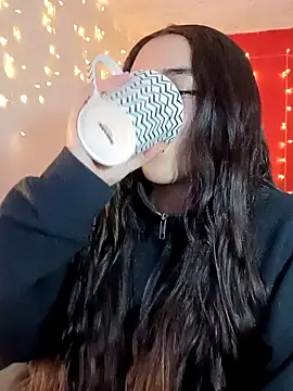 Snapshot of IvonneT chatting on December 11, 2024, 5:00 am IvonneT online show from December 11, 2024, 5:00 am