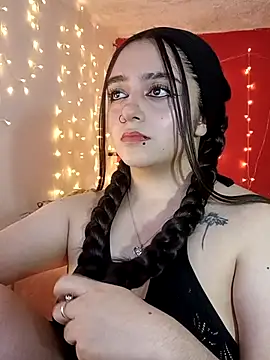 Snapshot of IvonneT chatting on February 21, 2025, 5:56 am IvonneT online show from February 21, 2025, 5:56 am