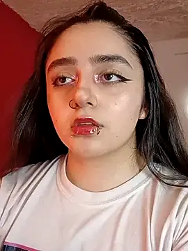 Snapshot of IvonneT chatting on October 5, 2025, 8:29 pm IvonneT online show from October 5, 2025, 8:29 pm