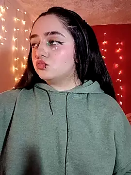 Snapshot of IvonneT chatting on November 28, 2025, 4:15 am IvonneT online show from November 28, 2025, 4:15 am