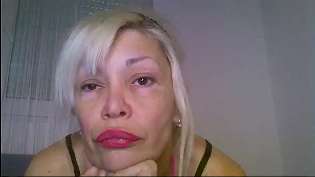 EvaaMina online show from May 4, 2026, 12:12 pm