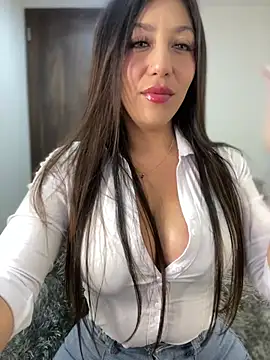 MiaJones21 online show from May 5, 2026, 12:18 am
