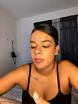 trianawhite online show from December 2, 2024, 9:06 pm