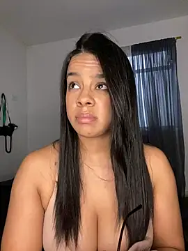 Snapshot of trianawhite chatting on April 9, 2026, 9:53 pm trianawhite online show from April 9, 2026, 9:53 pm