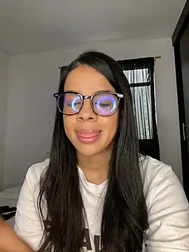 Snapshot of trianawhite chatting on June 27, 2026, 2:55 pm trianawhite online show from June 27, 2026, 2:55 pm