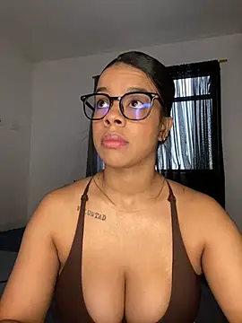 Snapshot of trianawhite chatting on July 9, 2026, 2:32 pm trianawhite online show from July 9, 2026, 2:32 pm
