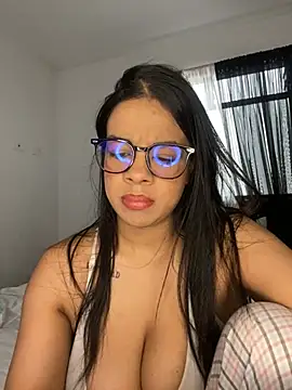Snapshot of trianawhite chatting on July 16, 2026, 2:45 pm trianawhite online show from July 16, 2026, 2:45 pm