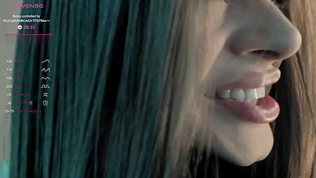 Snapshot of sweetest_bella chatting on January 15, 2025, 9:20 pm sweetest bella online show from January 15, 2025, 9:20 pm