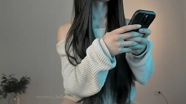 Snapshot of sweetest_bella chatting on March 15, 2025, 1:30 am sweetest bella online show from March 15, 2025, 1:30 am