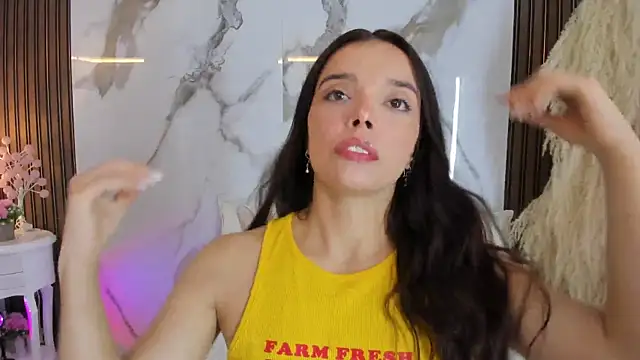 Snapshot of hannahill69 chatting on September 19, 2025, 4:47 am hannahill69 online show from September 19, 2025, 4:47 am