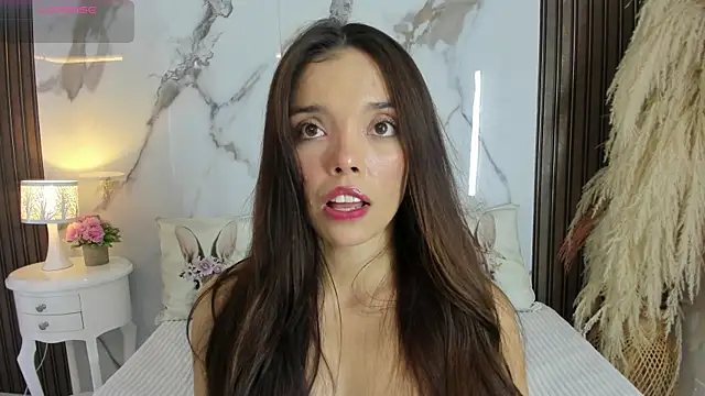 hannahill69 online show from February 4, 2026, 5:13 am