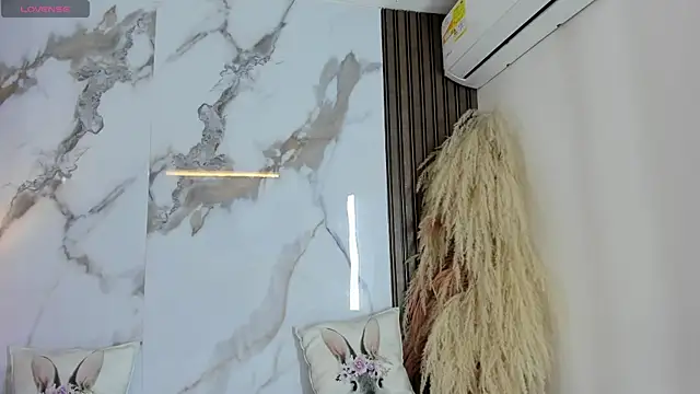 hannahill69 online show from March 13, 2026, 4:52 am