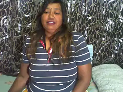 Snapshot of Mammabear_4u chatting on December 15, 2024, 7:02 am Mammabear 4u online show from December 15, 2024, 7:02 am