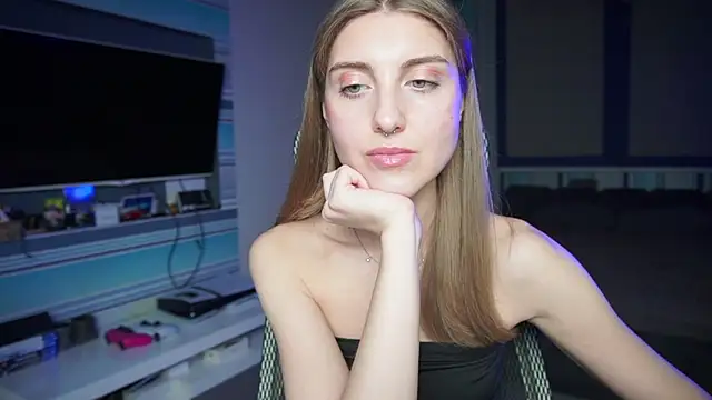 Snapshot of CassiaBlade1 chatting on October 15, 2025, 3:45 pm CassiaBlade1 online show from October 15, 2025, 3:45 pm