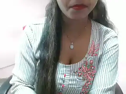 Snapshot of LovingPihu chatting on February 7, 2025, 8:22 am LovingPihu online show from February 7, 2025, 8:22 am