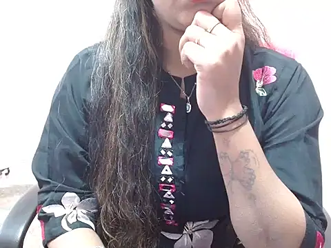 Snapshot of LovingPihu chatting on February 14, 2025, 11:31 am LovingPihu online show from February 14, 2025, 11:31 am