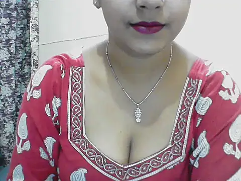 Snapshot of LovingPihu chatting on May 3, 2026, 5:35 am LovingPihu online show from May 3, 2026, 5:35 am