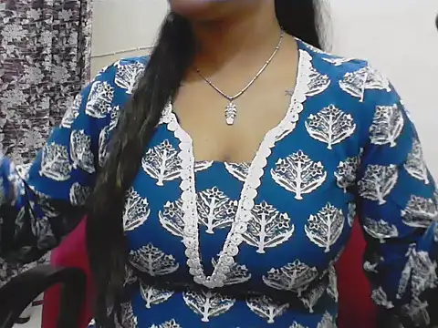 Snapshot of LovingPihu chatting on May 8, 2026, 5:13 am LovingPihu online show from May 8, 2026, 5:13 am