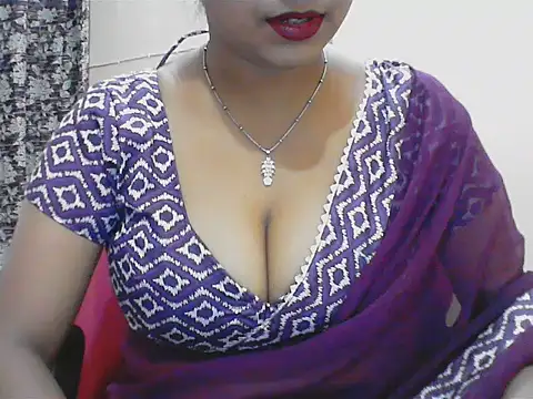 Snapshot of LovingPihu chatting on May 10, 2026, 6:18 am LovingPihu online show from May 10, 2026, 6:18 am