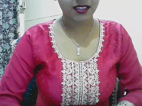 Snapshot of LovingPihu chatting on May 12, 2026, 5:37 am LovingPihu online show from May 12, 2026, 5:37 am