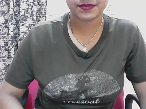 Snapshot of LovingPihu chatting on May 17, 2026, 5:38 am LovingPihu online show from May 17, 2026, 5:38 am