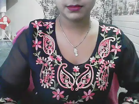 Snapshot of LovingPihu chatting on May 30, 2026, 5:26 am LovingPihu online show from May 30, 2026, 5:26 am
