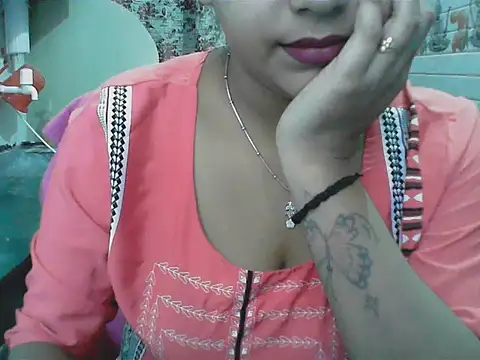 Snapshot of LovingPihu chatting on June 1, 2026, 4:14 am LovingPihu online show from June 1, 2026, 4:14 am