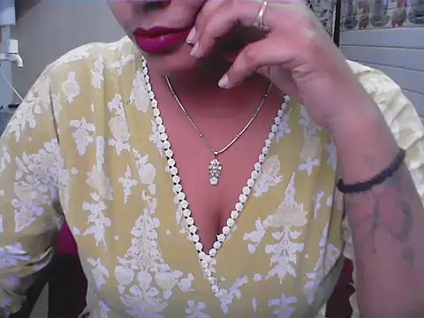 Snapshot of LovingPihu chatting on June 5, 2026, 6:20 am LovingPihu online show from June 5, 2026, 6:20 am