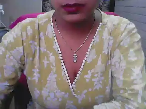 Snapshot of LovingPihu chatting on June 5, 2026, 6:52 am LovingPihu online show from June 5, 2026, 6:52 am
