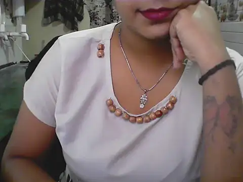 Snapshot of LovingPihu chatting on June 6, 2026, 5:12 am LovingPihu online show from June 6, 2026, 5:12 am