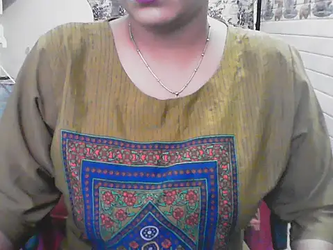 Snapshot of LovingPihu chatting on June 8, 2026, 6:03 am LovingPihu online show from June 8, 2026, 6:03 am