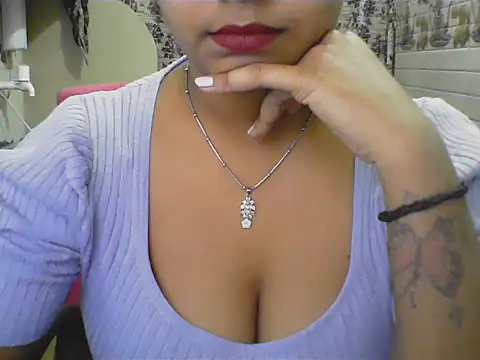 Snapshot of LovingPihu chatting on June 9, 2026, 5:52 am LovingPihu online show from June 9, 2026, 5:52 am