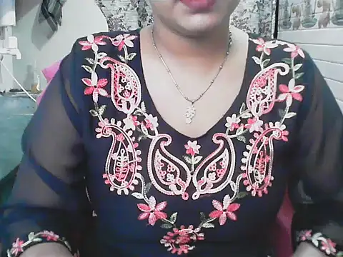 Snapshot of LovingPihu chatting on June 12, 2026, 5:28 am LovingPihu online show from June 12, 2026, 5:28 am