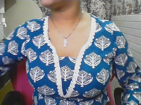 Snapshot of LovingPihu chatting on June 13, 2026, 6:22 am LovingPihu online show from June 13, 2026, 6:22 am