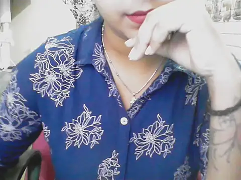 Snapshot of LovingPihu chatting on June 14, 2026, 5:42 am LovingPihu online show from June 14, 2026, 5:42 am